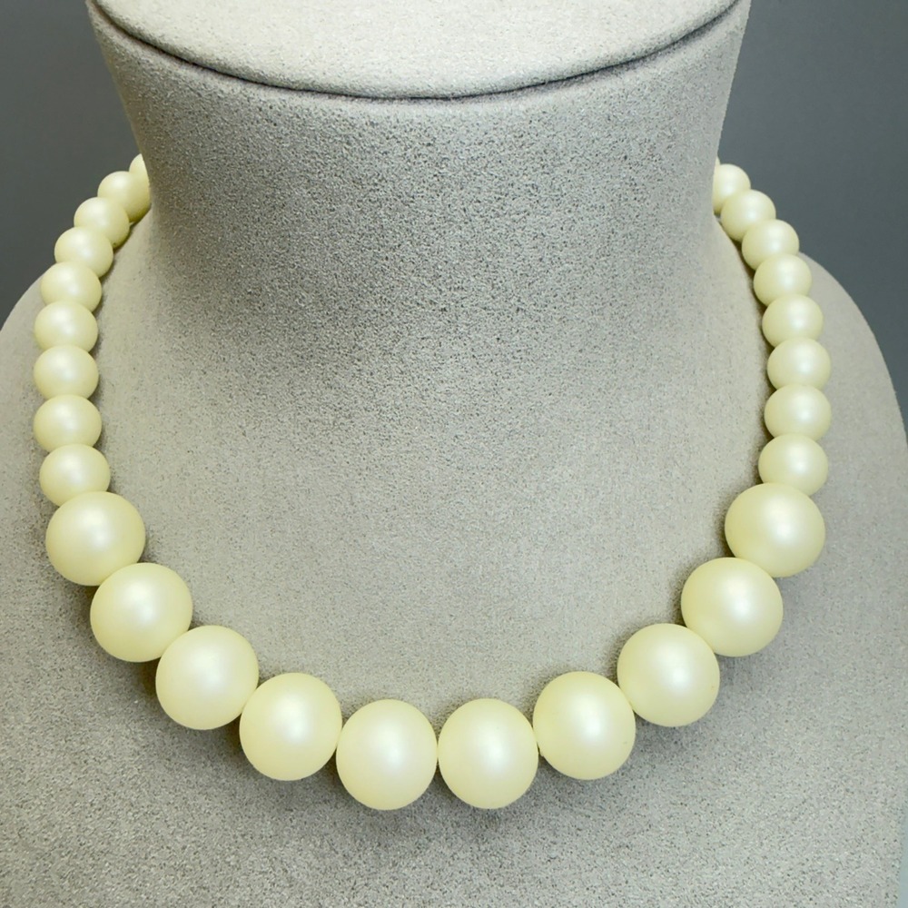 Matte Faux Pearl Graduated Bead Necklace 16" Classic Cream Coquette Chic Unique
